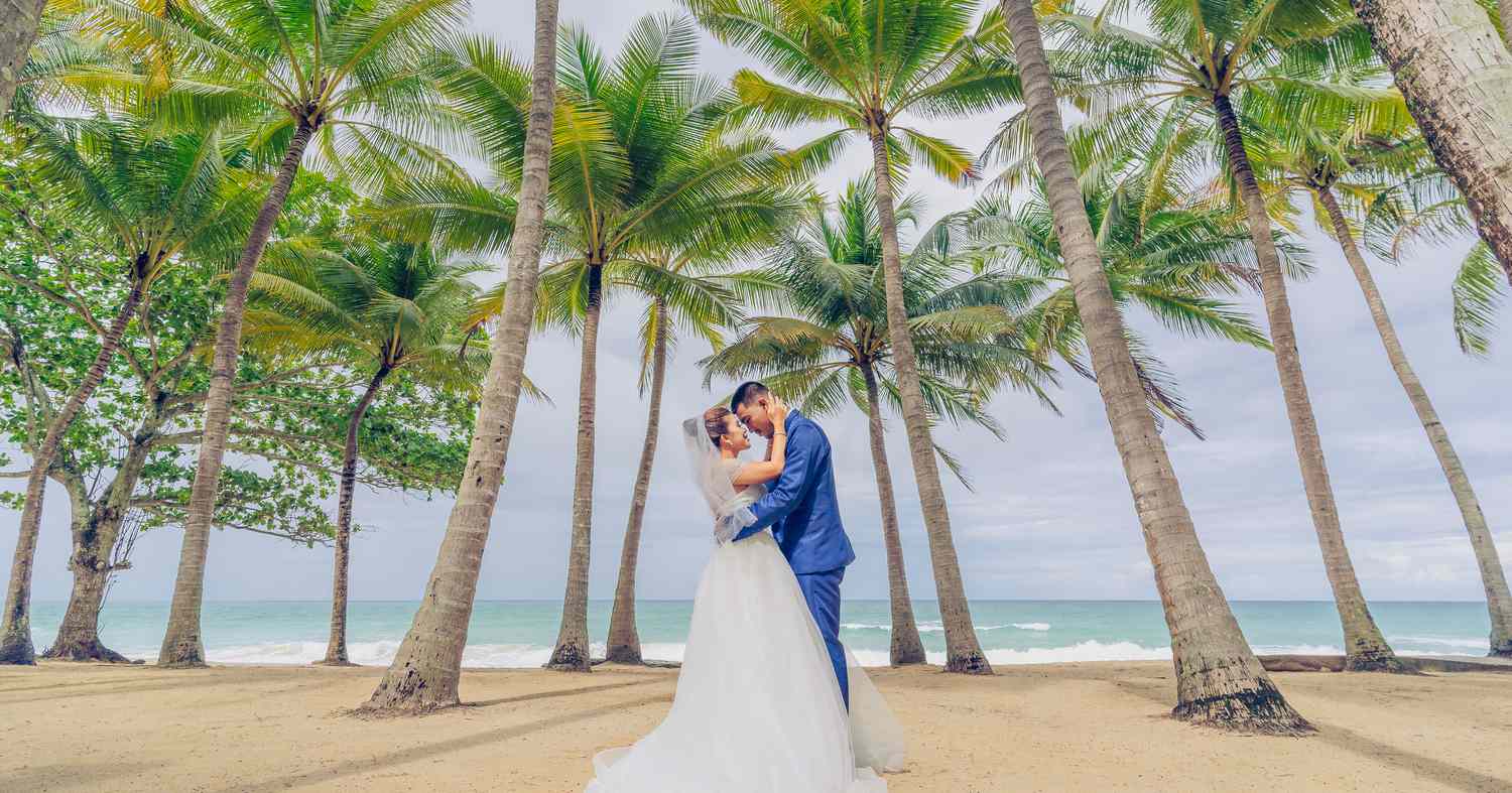 Bride’s Stepfather Refuses to Pay for Her Destination Wedding in Hawaii—Even Though He Funded His Biological Daughter’s Nuptials in Mexico